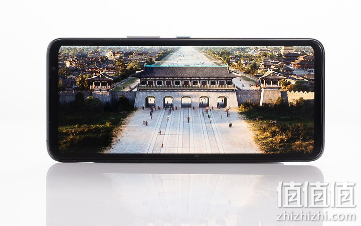 ROG 游戏手机5 评测报告｜回归绚烂设计 机型再进化