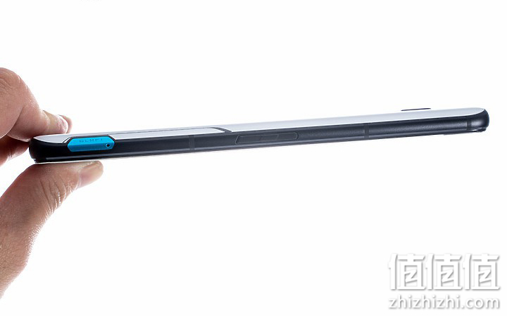 ROG 游戏手机5 评测报告｜回归绚烂设计 机型再进化