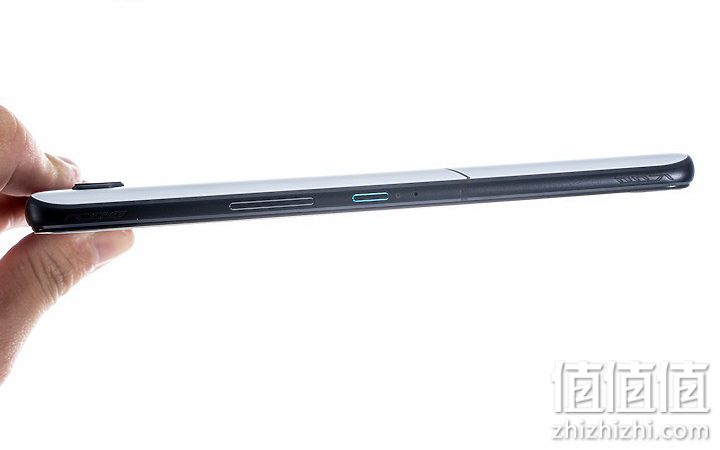 ROG 游戏手机5 评测报告｜回归绚烂设计 机型再进化