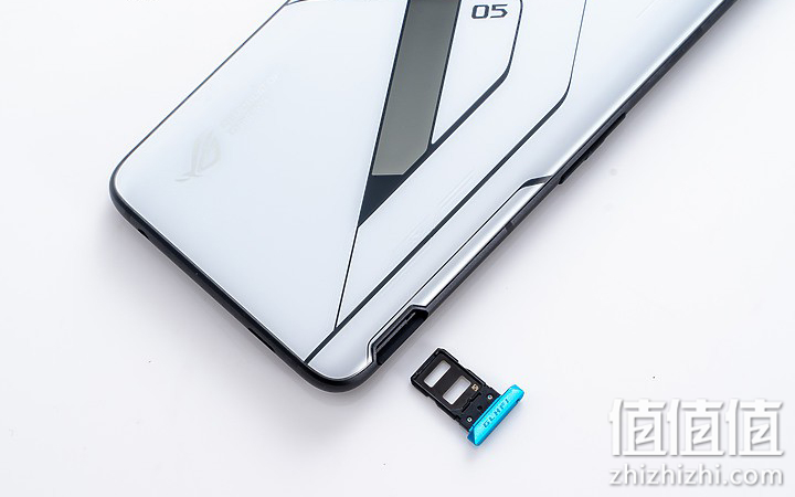 ROG 游戏手机5 评测报告｜回归绚烂设计 机型再进化