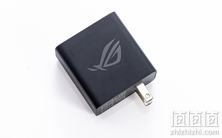 ROG 游戏手机5 评测报告｜回归绚烂设计 机型再进化