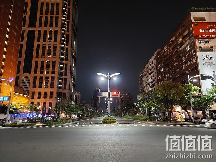 三星Galaxy A52 5G手机体验报告 该有的配置一样不少！