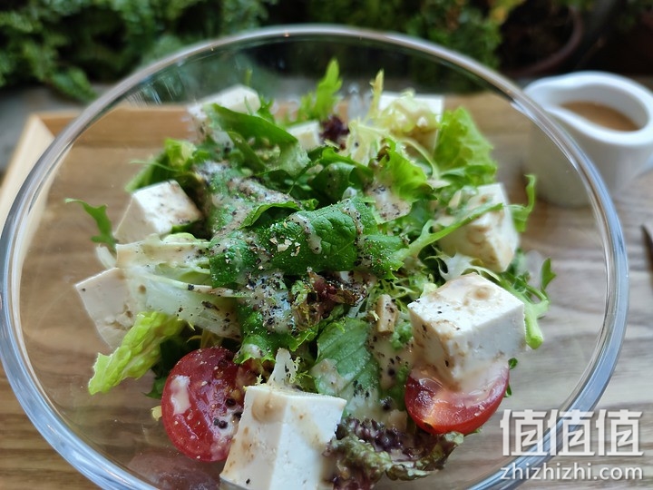 小米11 相机试拍：生活使用有余 专业性略显不足