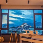 平措康桑观景酒店(布达拉宫店) 地暖·供氧优选双床房 2晚连住早餐2份+双人下午茶1份+伴手礼套装