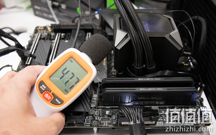 MSI MPG CORELIQUID K360水冷散热器实测 水冷头风扇加持提高散热力