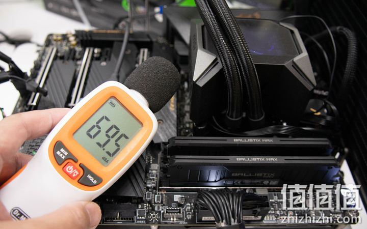 MSI MPG CORELIQUID K360水冷散热器实测 水冷头风扇加持提高散热力