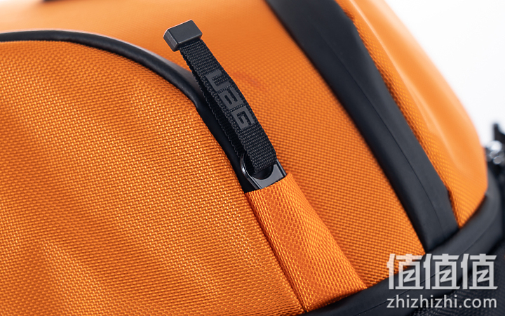 UAG 耐冲击系列 18L背包试用：军规级防护 搭配多层收纳
