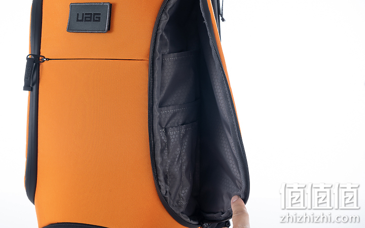 UAG 耐冲击系列 18L背包试用：军规级防护 搭配多层收纳