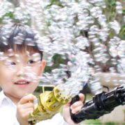 循环出泡！新凯纳 电动加特林8孔泡泡机 泡泡补充液+泡泡盘