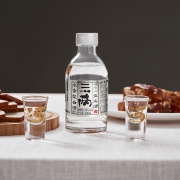三两 42度 浓香型液白酒 150ml
