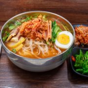 清凉爽口！物值 韩式冷面 300g*4袋 9.9元包邮（需用券）