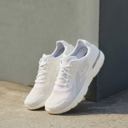 限尺码：SKECHERS 斯凯奇 男士 休闲运动跑鞋 白色