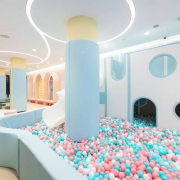 闹中取静之处 杭州千禧度假酒店 亲子童趣大床房1晚含早餐+家庭午/晚餐