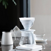 直降30元！HARIO 哈里欧/好璃奥 V60系列 手冲咖啡器具套装（陶瓷滤杯+玻璃壶+滤纸）VDS-3012W 到手161.58元