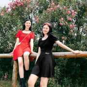 小红书推荐，轻软不闷，显锁骨：太平鸟 女士 法式方领泡泡袖连衣裙