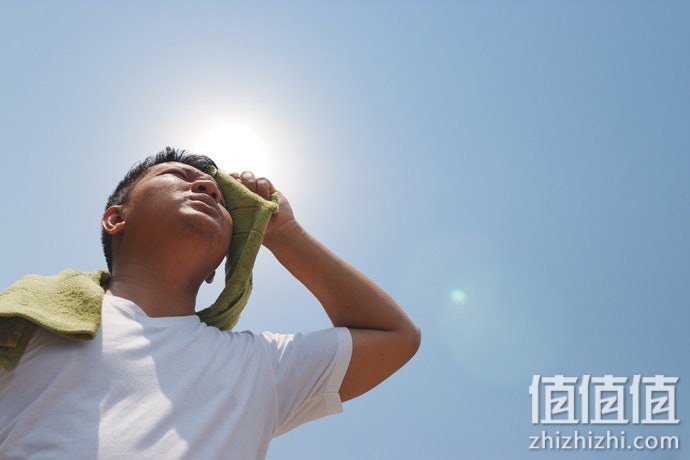 如何选择男士唇膏？男士唇膏选购指南