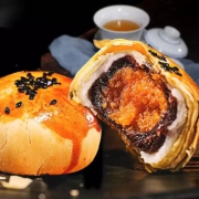 M1蛋黄酥整箱批发  20个