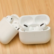 聚晚报：苹果AirPods 3或于今夏发布 / 暴雪透露《暗黑4》画质将有大幅提升 / AMD RX6600 XT渲染图曝光