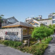大理古城五彩云酒店 豪华房2晚（含双早+午餐/晚餐+接机/接站）