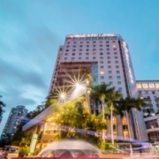 深圳海景嘉途酒店 高级大床房1晚（欢乐谷门票2张+中餐厅85折）