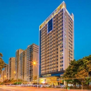 可拆分！长沙美年21国际酒店(岳麓大学城阳光地铁店) 休闲概念大/双床2晚（含早+延迟退房）
