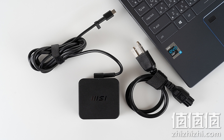 MSI 微星 尊爵 Prestige 14 纯净白 14英寸轻薄设计师笔记本电脑(11代i5 16G 512G 雷电4)