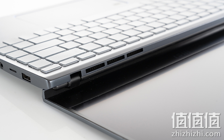 MSI 微星 尊爵 Prestige 14 纯净白 14英寸轻薄设计师笔记本电脑(11代i5 16G 512G 雷电4)