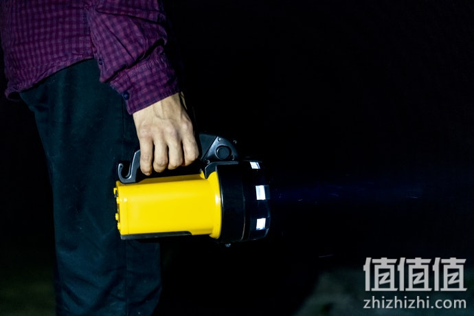 如何选择露营灯？野营LED灯选购指南