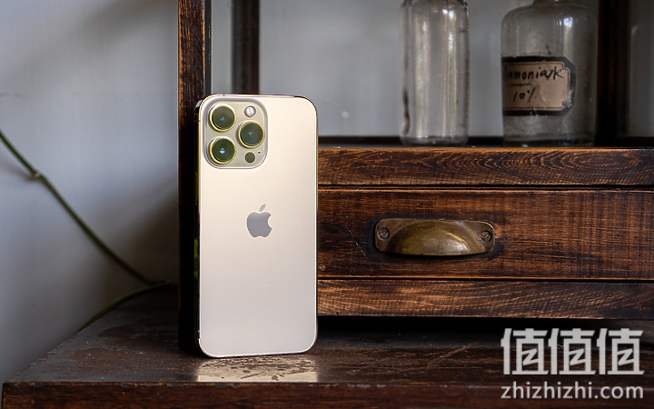 iPhone 13 Pro 相机深度体验并与它机做比对｜小升级却很有感！