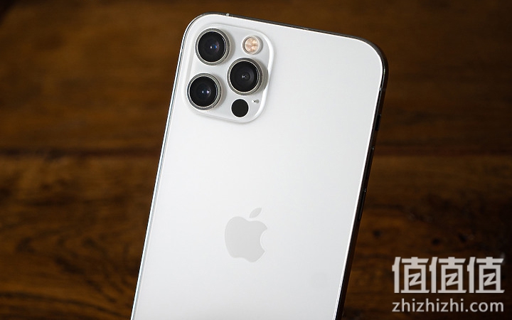 iPhone 13 Pro 相机深度体验并与它机做比对｜小升级却很有感！