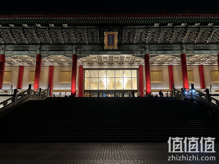 iPhone 13 Pro 相机深度体验并与它机做比对｜小升级却很有感！