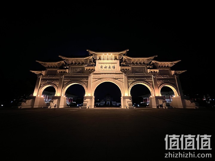 iPhone 13 Pro 相机深度体验并与它机做比对｜小升级却很有感！