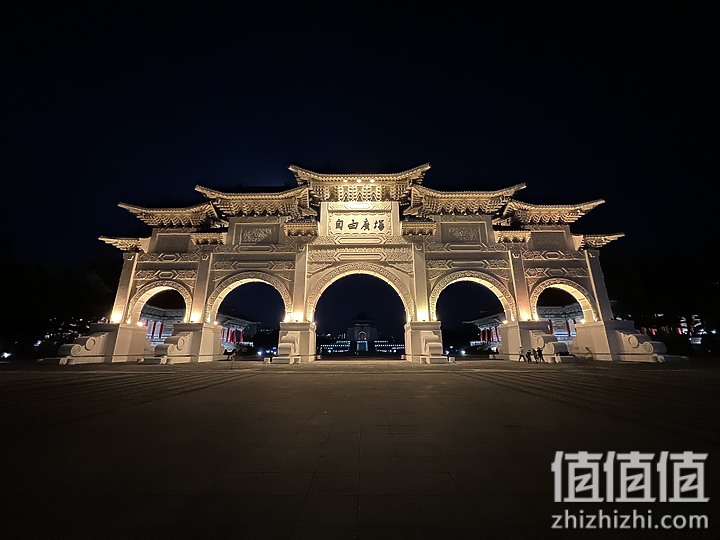 iPhone 13 Pro 相机深度体验并与它机做比对｜小升级却很有感！