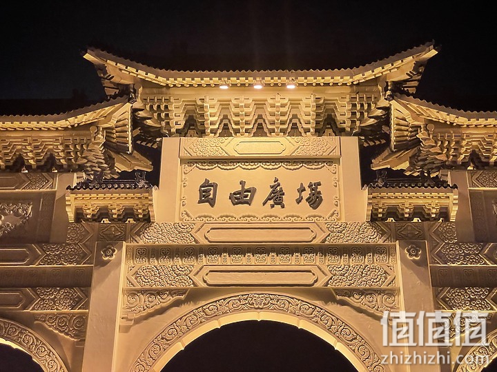 iPhone 13 Pro 相机深度体验并与它机做比对｜小升级却很有感！