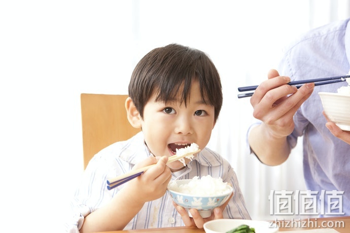 婴儿餐具怎么选？宝宝餐具选购指南