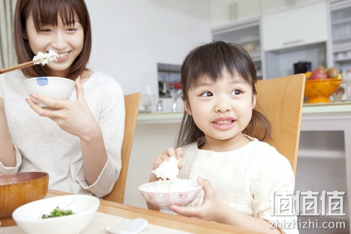 婴儿餐具怎么选？宝宝餐具选购指南
