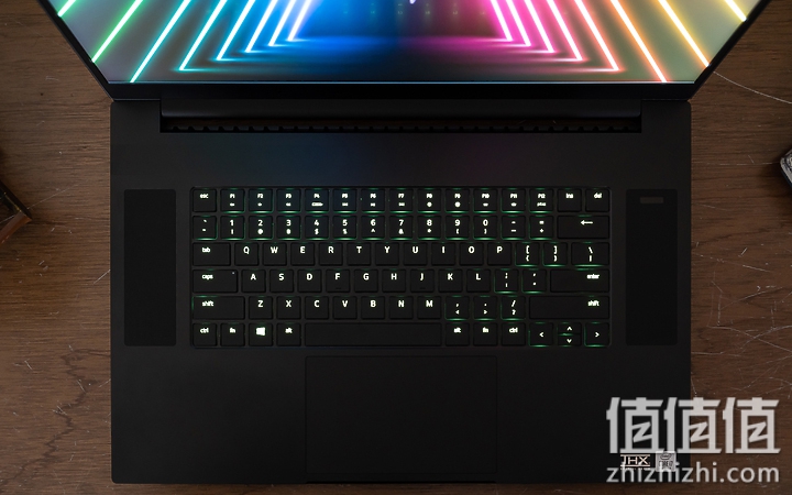Razer 雷蛇 灵刃17游戏本评测：硬件与散热升级带来强大性能