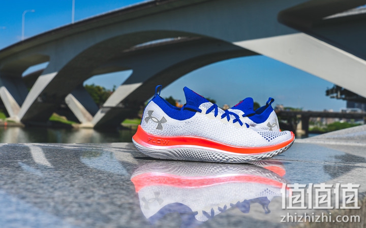 UA Flow Velociti SE 开箱分享 舍弃外底橡胶的「中大底科技」！
