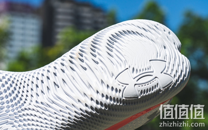 UA Flow Velociti SE 开箱分享 舍弃外底橡胶的「中大底科技」！