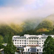 周末不加价！黄山海洲国际大酒店 行政大/双床房2晚（可拆分）+双人登山礼包