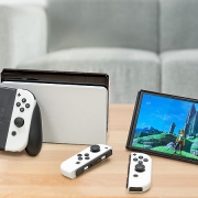 Nintendo Switch OLED版抢先体验：小改款推砌出更沉浸的游玩体验！