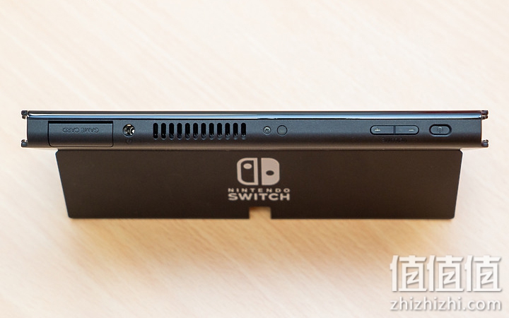 Nintendo Switch OLED版抢先体验：小改款推砌出更沉浸的游玩体验！