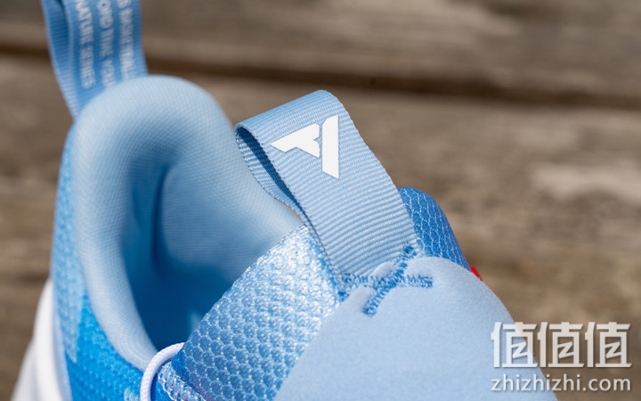 Adidas Trae Young 1 开箱分享：前卫造型、掀起新世代浪潮！