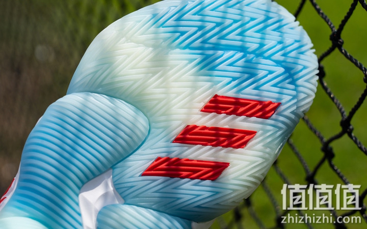 Adidas Trae Young 1 开箱分享：前卫造型、掀起新世代浪潮！
