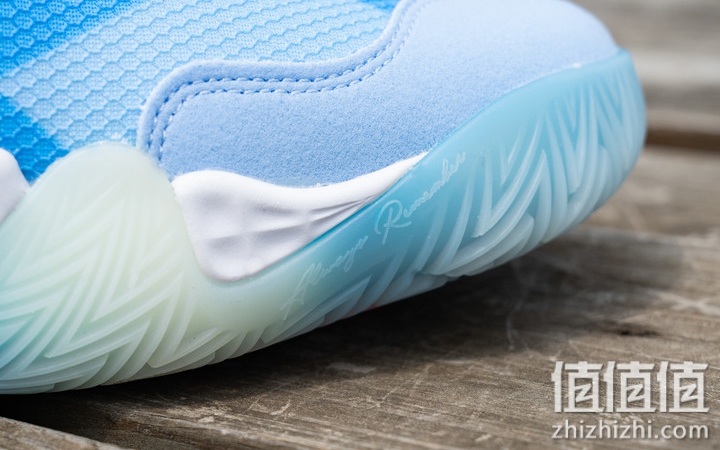 Adidas Trae Young 1 开箱分享：前卫造型、掀起新世代浪潮！