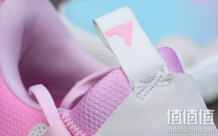 Adidas Trae Young 1 开箱分享：前卫造型、掀起新世代浪潮！