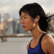 Apple AirPods 第三代来啦！外观翻新、支持空间音频与防水防汗设计