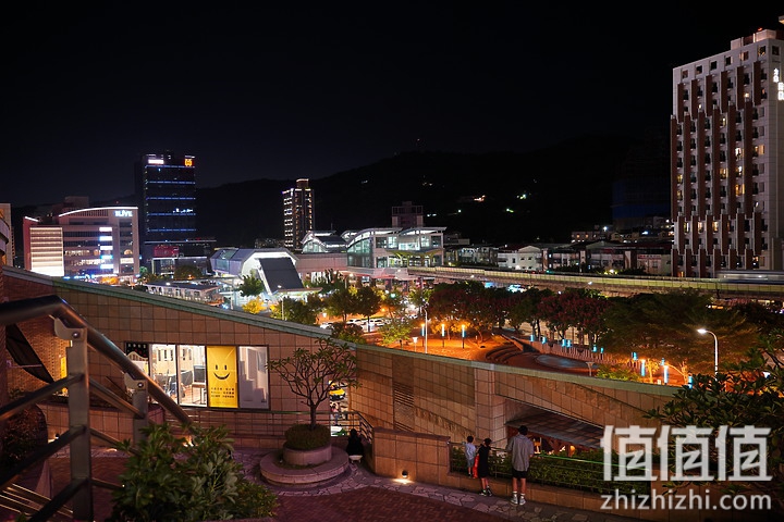 Sigma 18-50mm f/2.8 DC DN Contemporary 评测：290g的副厂镜皇就是香！
