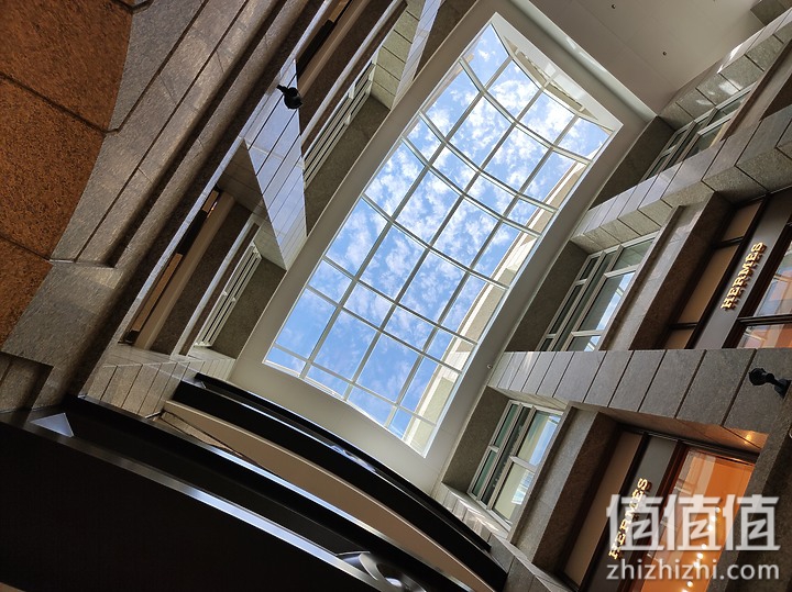 小米11青春版评测：时尚造型、极致轻巧的中端之选