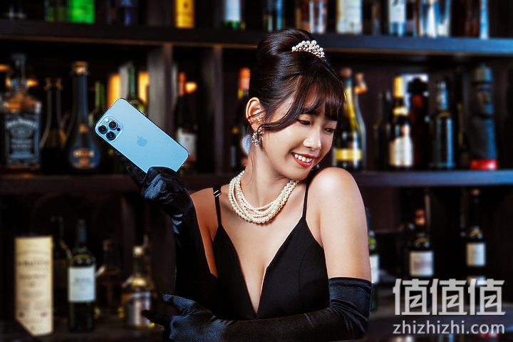 iPhone 13「电影级」测试：拍出来像电影吗？在它眼里人人都可以像明星